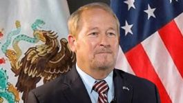 Foto que representa a Embajador Ronald Johnson llama a actuar tras niña que dio positivo a fentanilo en Puebla