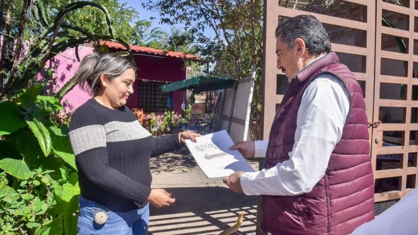 Javier Lamarque consolida certeza jurídica con entrega de escrituras a familias vulnerables en Ciudad Obregón