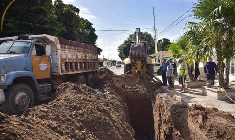 Lamarque atiende demandas de drenaje y supervisa obras en el municipio de Cajeme