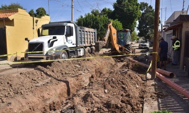 Lamarque atiende demandas de drenaje y supervisa obras en el municipio de Cajeme