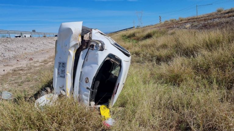 Una persona resultó lesionada tras haber participado en un choque volcamiento en la Carretera Internacional México 15