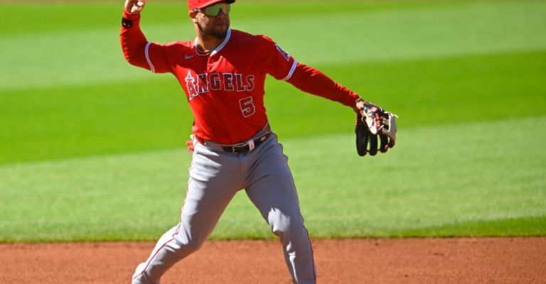 Moncada estaría como titular en la tercera base