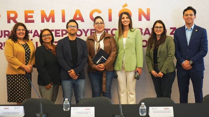 Alfonso Durazo premia a ganadores del concurso 'Anteproyecto Urbano Zona Cruz Gálvez en Hermosillo'