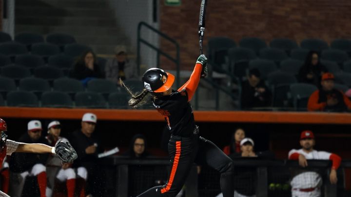 Diablos Rojos Femenil explota su ofensiva en el Fernando Valenzuela y se adelanta en la serie