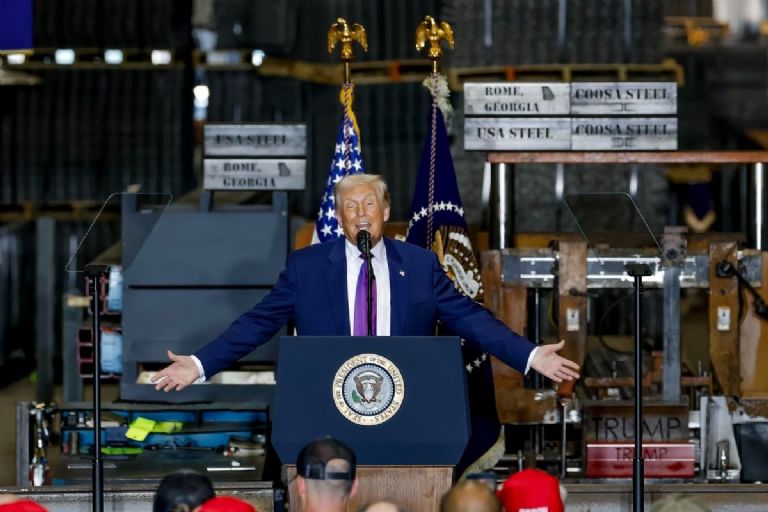 Trump confirma llegada de 50 millones de barriles a E