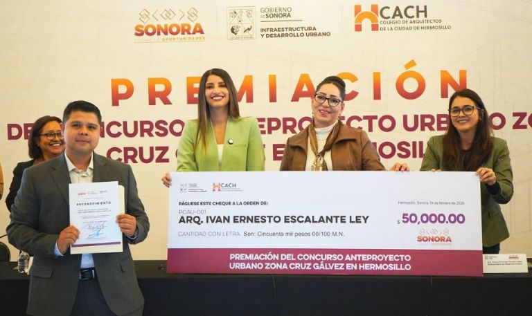 Alfonso Durazo premia a ganadores del concurso 'Anteproyecto Urbano Zona Cruz Gálvez en Hermosillo'