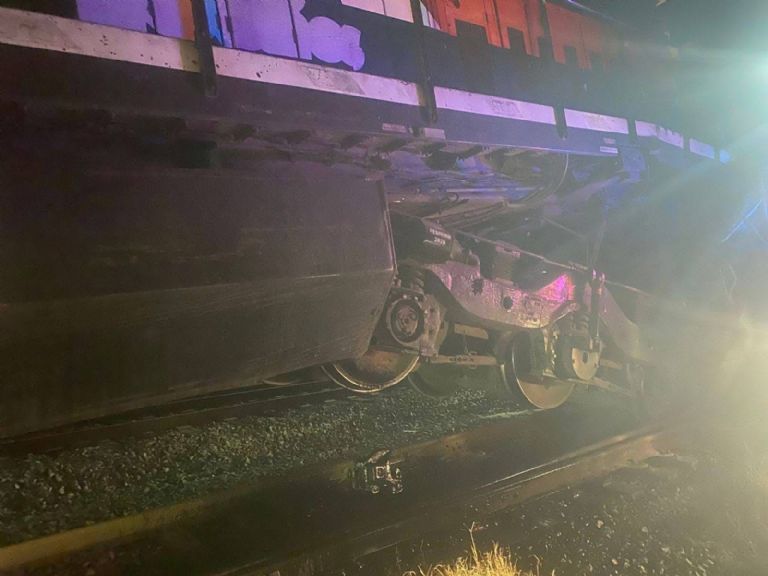 Accidente ferroviario entre trenes de carga en Nogales deja lesionados, confirma Protección Civil