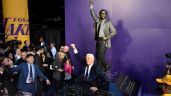 Foto ilustrativa de la nota titulada: Honor a quien honor merece; Lakers inmortalizan a Pat Riley con estatua afuera de su arena