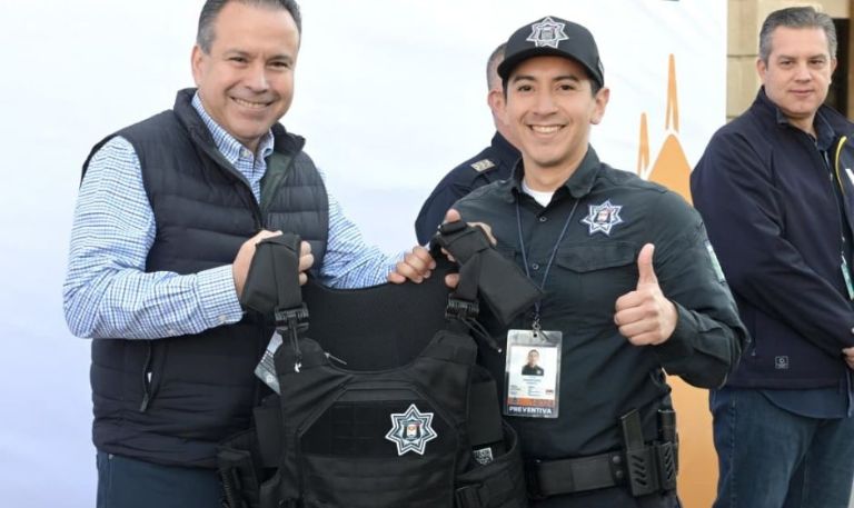 Toño Astiazarán refuerza con más equipamiento a policías municipales de Hermosillo