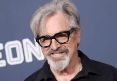 Foto ilustrativa de nota Robert Carradine, el padre de Hilary Duff en 'Lizzie McGuire', muere a los 71 años de edad