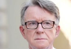 Foto ilustrativa de nota Exembajador británico Peter Mandelson queda libre bajo fianza mientras investigan nexos con Epstein