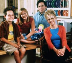 "Esto duele": Hilary Duff reacciona devastada al suicidio de Robert Carradine, su padre en 'Lizzie McGuire'