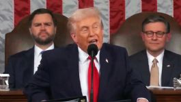 Foto que representa a Trump da su discurso ante el Congreso: Rechaza ayudar a migrantes antes que a ciudadanos