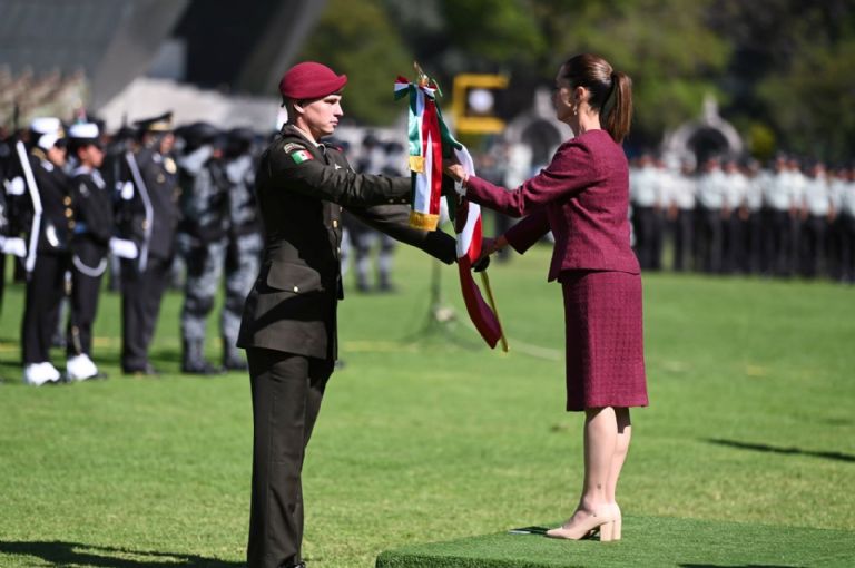 Día de la Bandera: la presidenta de México, Claudia Sheinbaum, encabeza la ceremonia conmemorativa