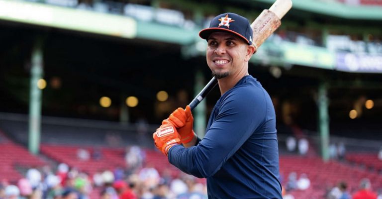 Urías fue dejado en libertad por los Astros