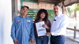 Foto que representa a Gracias a las gestiones de Javier Lamarque, familias reciben escrituras de su vivienda en Cajeme