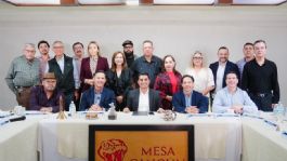 Foto que representa a Froylán Gámez Gamboa en Mesa Cancún habla de nuevos proyectos de la SEC y sus aspiraciones políticas