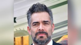 Foto que representa a Omar Chaparro responde con sarcasmo a usuarios que atacan su actuación en 'La celda de los milagros'