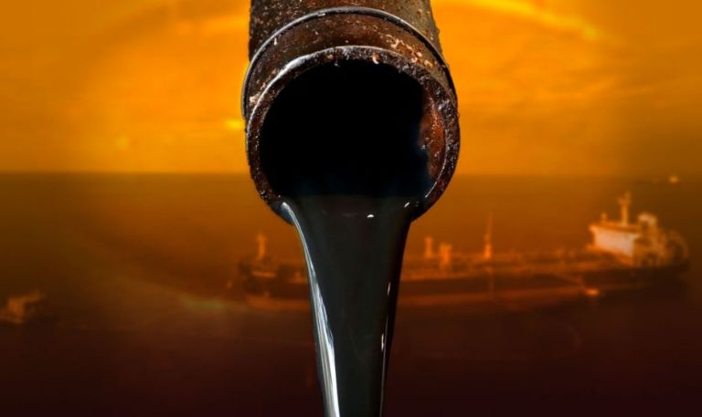 Trump se 'compadece' de Cuba y autoriza venta de petróleo venezolano a la isla con condiciones