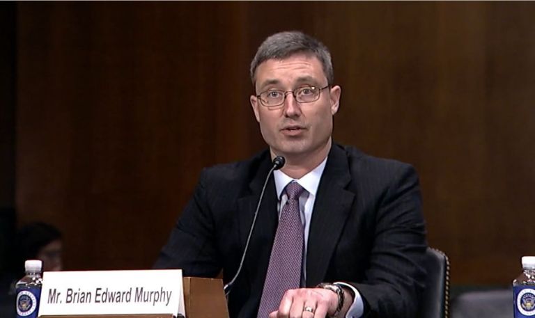 Se declara ilegal la política de Donald Trump, la cual permite la deportación rápida a los migrantes