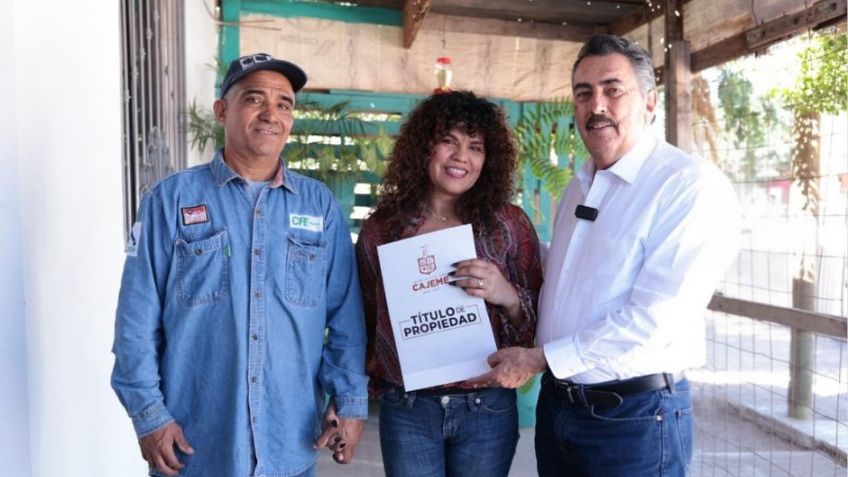 Gracias a las gestiones de Javier Lamarque, familias reciben escrituras de su vivienda en Cajeme