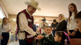 Foto que representa a Alfonso Durazo realiza gira de trabajo en el noroeste de Sonora para entregar beneficios de campo, salud y educación