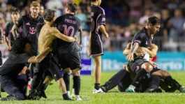 Foto que representa a ¡Cuiden a Messi! Fan invade la cancha y derriba a la estrella del Inter de Miami en partido amistoso