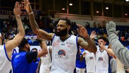 Foto que representa a Los Halcones de Obregón mantienen el vuelo y pegan primero ante los Toros de la Laguna