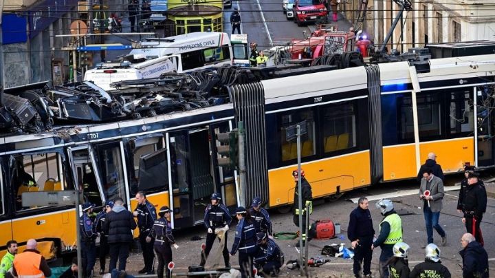 Tranvía en Milán se descarrila, choca contra un edificio dejando un muerto y 39 heridos