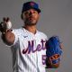 Es oficial, los Mets le dan la bola Freddy Peralta para que lance en el Día Inaugural de MLB