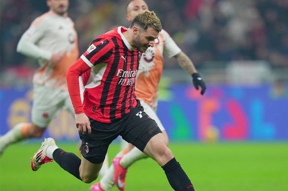 Santiago Giménez cumple un año con el AC Milan; los fríos números de 'Santi' en la Serie A de Italia