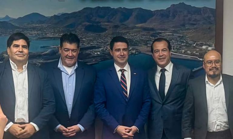Fortalecen estrategia comercial: El subsecretario de Comercio Exterior visita el puerto de Guaymas, Sonora