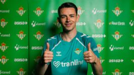 Foto que representa a Álvaro Fidalgo recibe su primera convocatoria con el Real Betis; este sería el debut del 'Maguito'