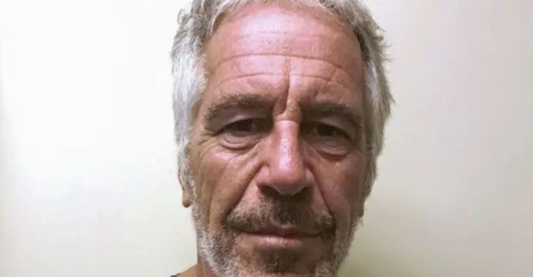 Los más de US$577 millones de Epstein en activos se depositaron en un fideicomiso, según reportes de prensa.