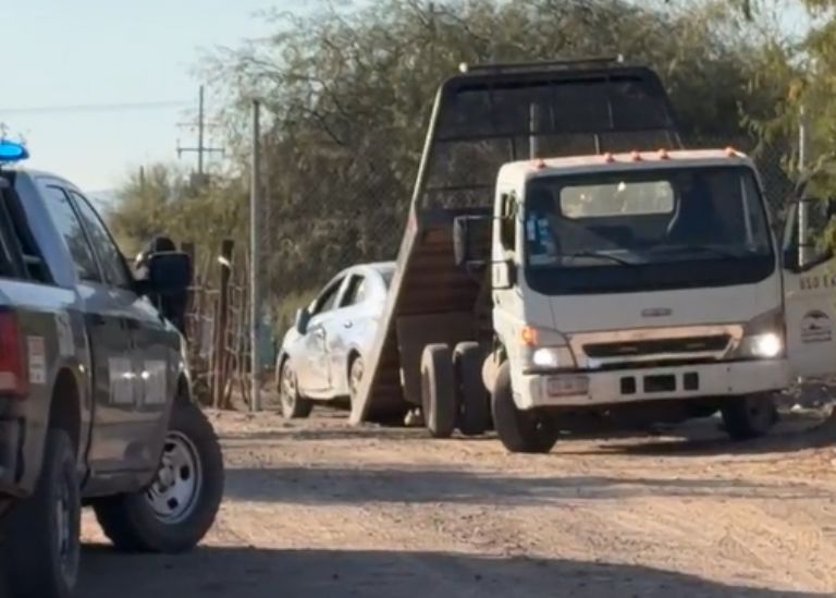 El automóvil quedó abandonado en el camino que lleva a Estación Corral 