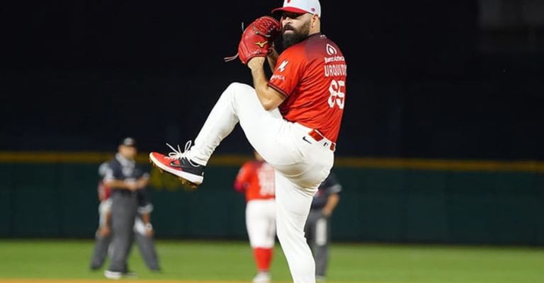 Urquidy estuvo unos juegos con los Venados