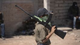 Foto que representa a FGR confirma disminución de reclutamiento de menores por grupos criminales en Sonora