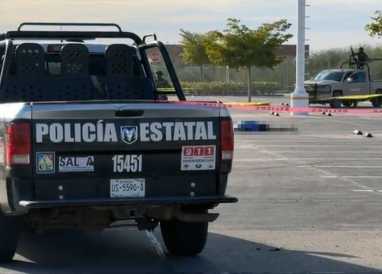 El cuerpo de la víctima quedó en el área de estacionamiento