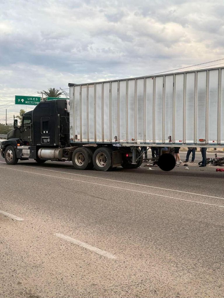 El cuerpo de la víctima quedó debajo de camión de carga