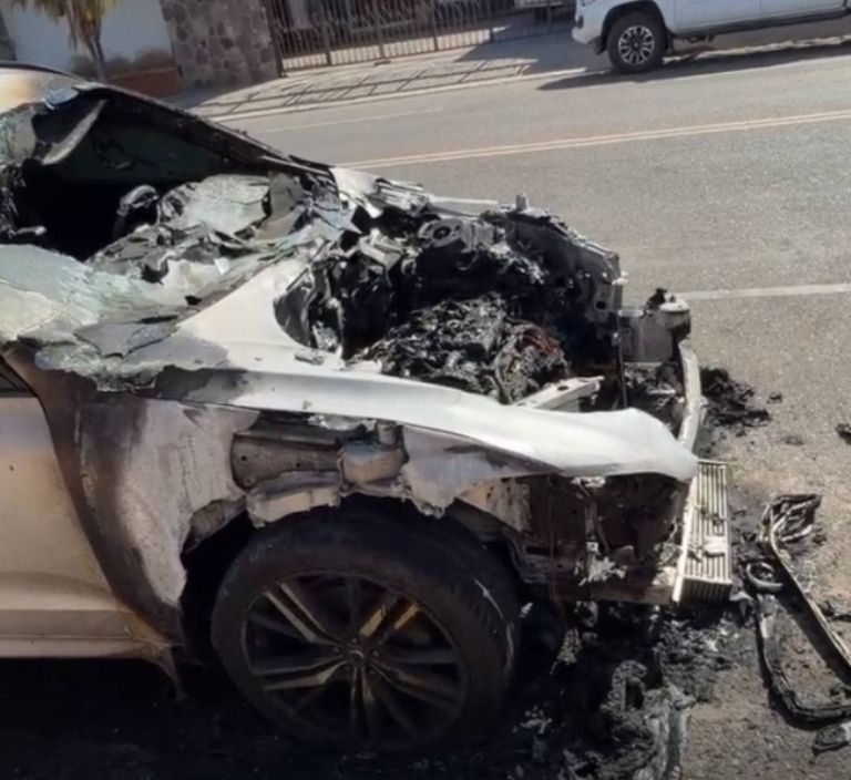 La parte frontal del auto sufrió las mayores afectaciones