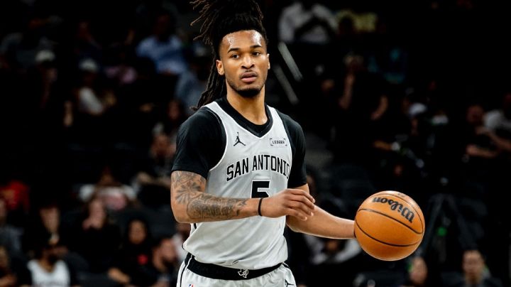 Castle enciende a los Spurs y San Antonio hilvana su cuarta victoria al derrotar a los Mavericks