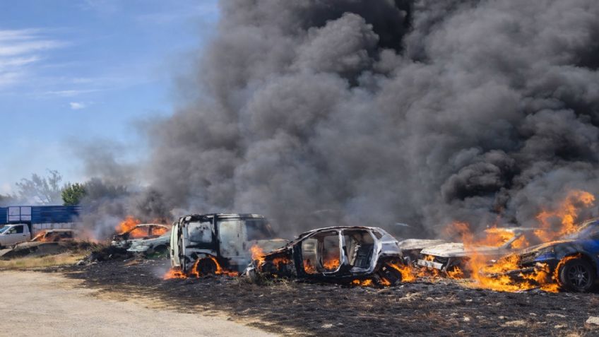 Alarma en Tlaxcala: Voraz incendio en corralón de la Fiscalía consume cerca de 200 vehículos