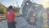 Foto ilustrativa de la nota titulada: A tempranas horas, camión de pasajeros colisiona contra tren en Pesquería, NL: Reportan 2 muertos