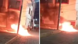 Foto que representa a Intento de ROBO desata furia en Tlaxcala: Turba intenta LINCHAR a dos hombres y QUEMA una moto