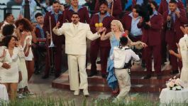 Foto que representa a ¿Cuánto dinero ganó Bad Bunny por su espectáculo en el Halftime Show del Super Bowl LX?