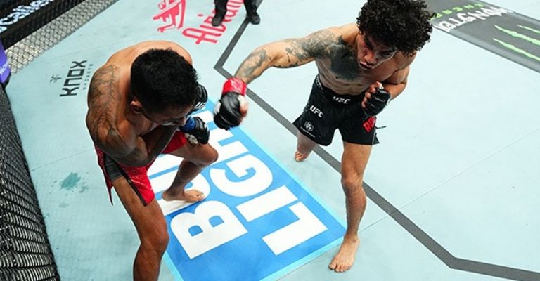 Imanol también salió con el brazo en alto 