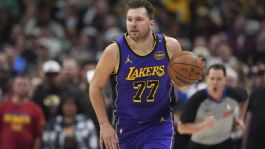 Foto que representa a ¿Problemas de pareja? La estrella de los Lakers, Luka Doncic se está separando de su prometida