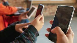 Foto que representa a Padres de familia de Ciudad Obregón avalan regular uso de celulares en escuelas