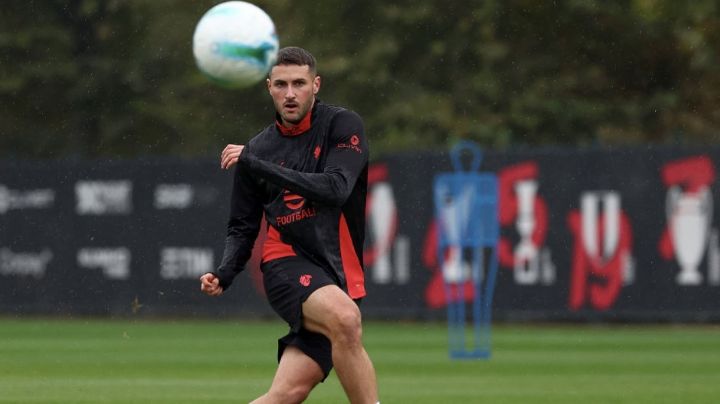 Está de vuelta; Santiago Giménez se reincorpora a los entrenamientos con el AC Milan