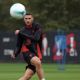Está de vuelta; Santiago Giménez se reincorpora a los entrenamientos con el AC Milan